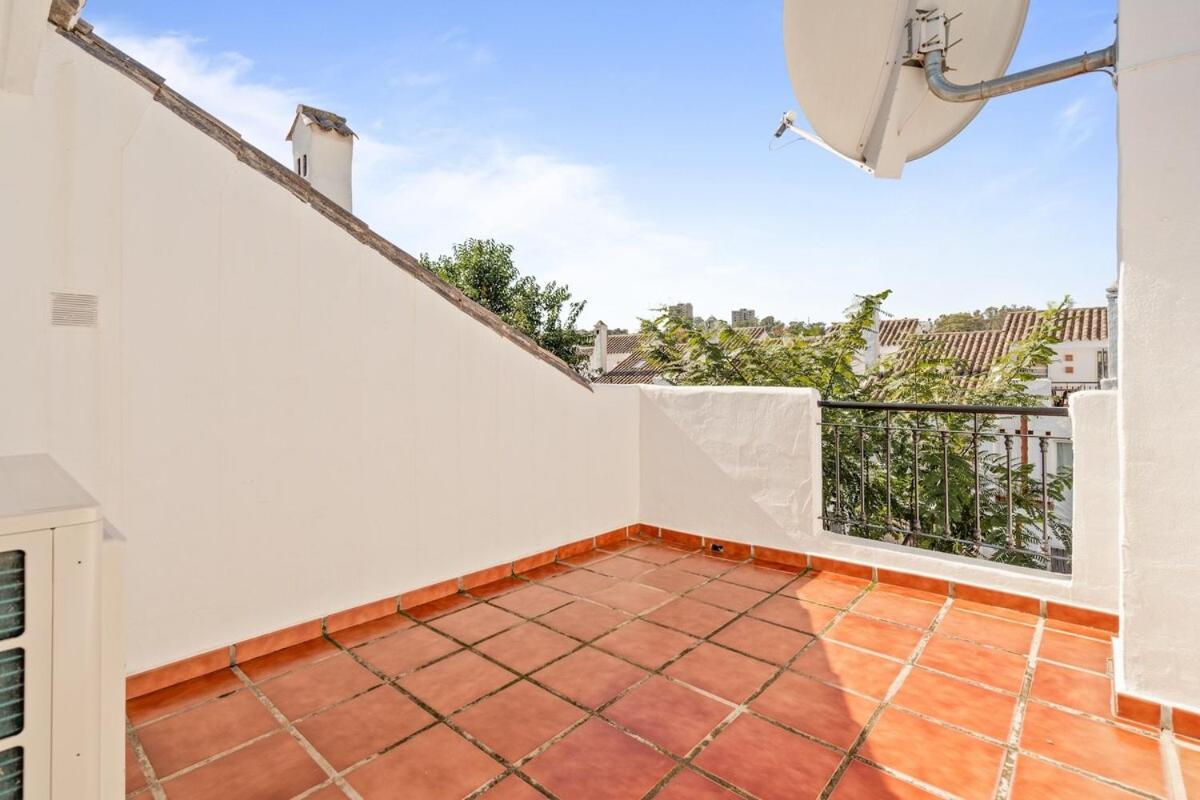 Explore Life At Naranjos - Rdr453